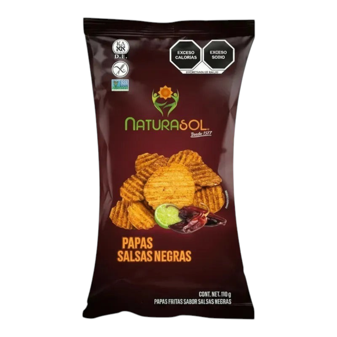 Bolsa de papas fritas onduladas Naturasol Salsas Negras de 110 g disponible en Shefa con sabor picante y limón